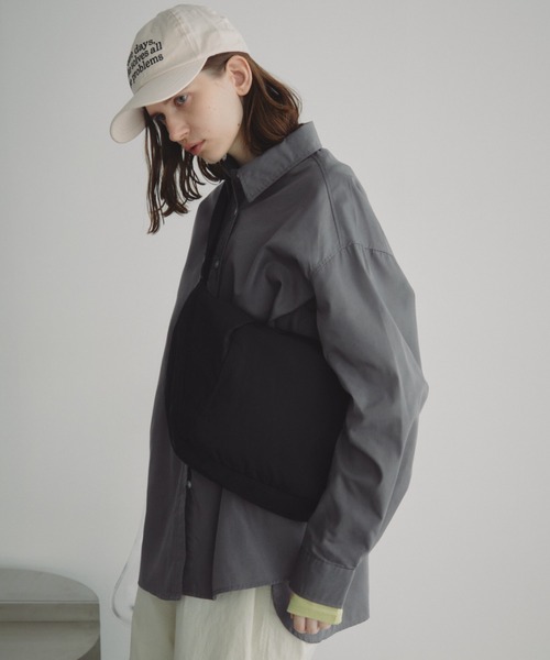 Auntie Rosa Holiday（アンティローザホリデー）の「【軽量素材】ラウンドショルダーバッグ / ボディバッグ（ショルダーバッグ・レディース・アイボリー/ブラック/ベージュ/ブルー/ネイビー/レッド・FREE）」の10枚目の写真