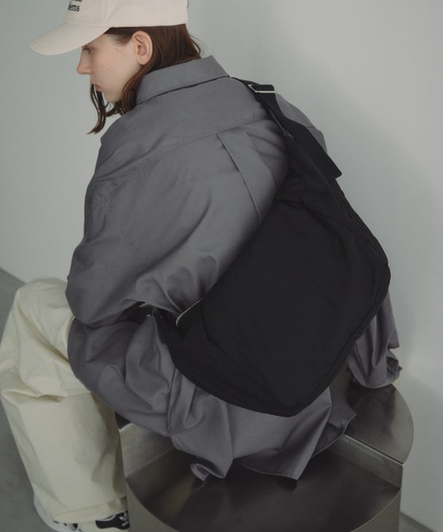 Auntie Rosa Holiday（アンティローザホリデー）の「【軽量素材】ラウンドショルダーバッグ / ボディバッグ（ショルダーバッグ・レディース・アイボリー/ブラック/ベージュ/ブルー/ネイビー/レッド・FREE）」の17枚目の写真