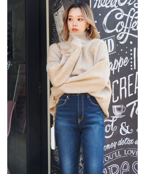 EVRIS(エヴリス)の「ハイネックルーズニットワンピース(ワンピース・レディース・ベージュ/ブラウン/レッド/ブルー・FREE)」の5枚目の写真