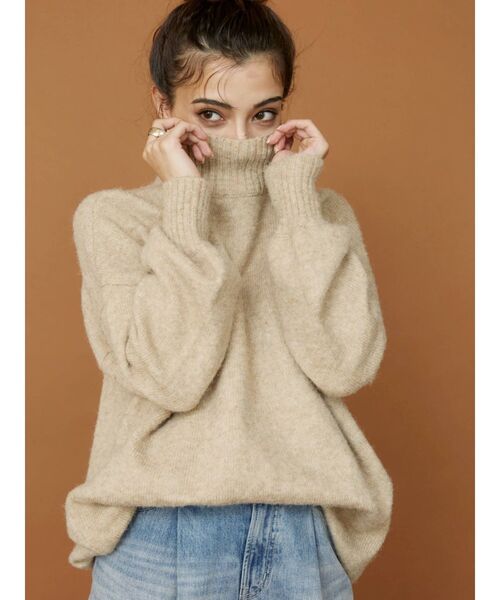 EVRIS(エヴリス)の「ハイネックルーズニットワンピース(ワンピース・レディース・ベージュ/ブラウン/レッド/ブルー・FREE)」の13枚目の写真