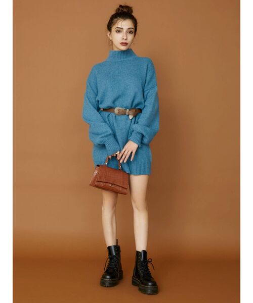 EVRIS(エヴリス)の「ハイネックルーズニットワンピース(ワンピース・レディース・ベージュ/ブラウン/レッド/ブルー・FREE)」の8枚目の写真