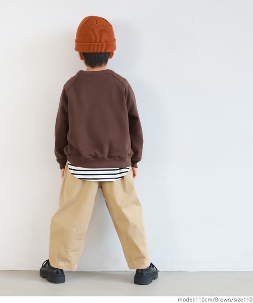 coca（coca）（コカ）の「キッズ 裏毛イニシャルワッペンラグラントレーナー（スウェット・キッズ・ブラウン/グレー・100/110/120/130）」の11枚目の写真