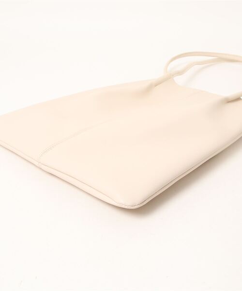 coca（coca）（コカ）の「フェイクレザーA4 トートバッグ（トートバッグ・レディース・ブラック/ベージュ・ONE SIZE）」の3枚目の写真