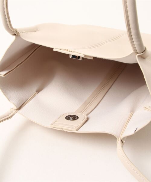 coca（coca）（コカ）の「フェイクレザーA4 トートバッグ（トートバッグ・レディース・ブラック/ベージュ・ONE SIZE）」の5枚目の写真