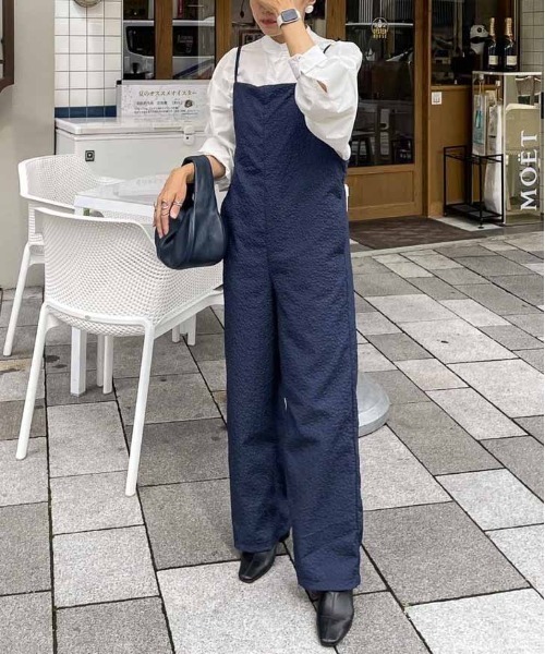 AMELY(エミリー)の「リップル生地キャミサロペット(サロペット/オーバーオール・レディース・ブラック/ブラウン/ネイビー/ホワイト・フリー)」の4枚目の写真