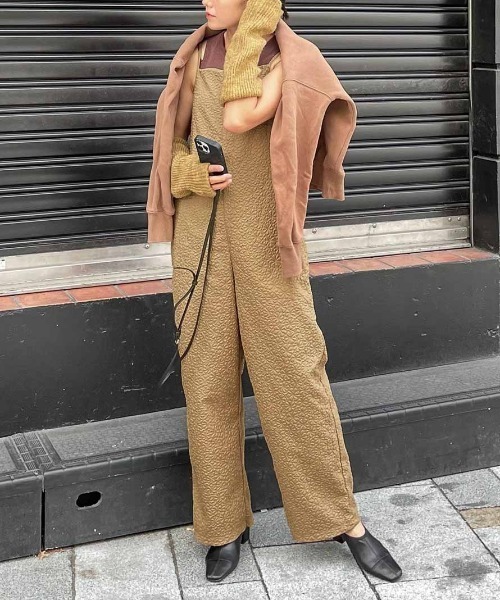 AMELY(エミリー)の「リップル生地キャミサロペット(サロペット/オーバーオール・レディース・ブラック/ブラウン/ネイビー/ホワイト・フリー)」の1枚目の写真