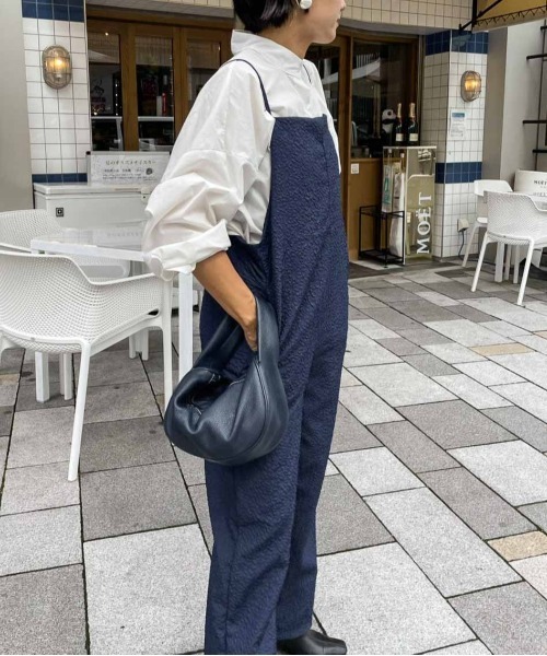 AMELY(エミリー)の「リップル生地キャミサロペット(サロペット/オーバーオール・レディース・ブラック/ブラウン/ネイビー/ホワイト・フリー)」の13枚目の写真