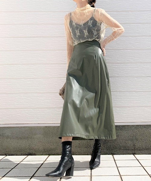 Q（キュー）の「フェイクレザーナロースカート（スカート・レディース・ベージュ/オリーブ・MEDIUM）」の10枚目の写真