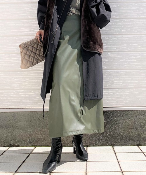 Q（キュー）の「フェイクレザーナロースカート（スカート・レディース・ベージュ/オリーブ・MEDIUM）」の17枚目の写真