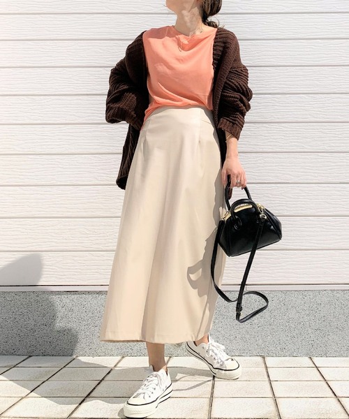 Q（キュー）の「フェイクレザーナロースカート（スカート・レディース・ベージュ/オリーブ・MEDIUM）」の19枚目の写真