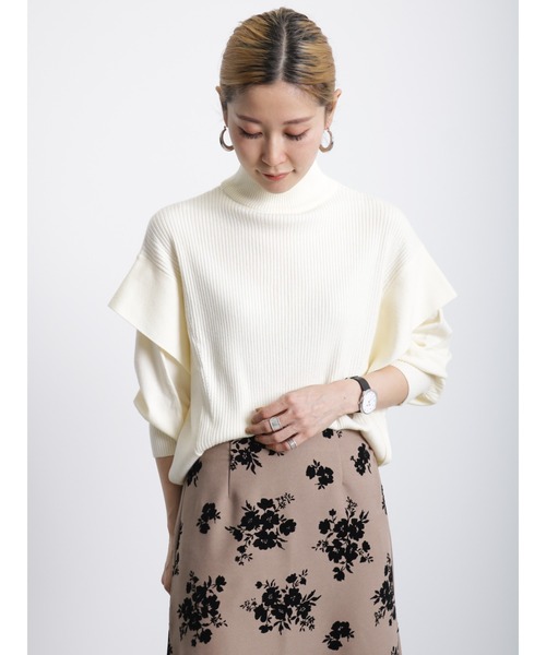 Samansa Mos2 blue（サマンサモスモスブルー）の「ショルダータックニットプルオーバー（ニット/セーター・レディース・ブラック/オフホワイト/グリーン・ﾌﾘ-）」の2枚目の写真