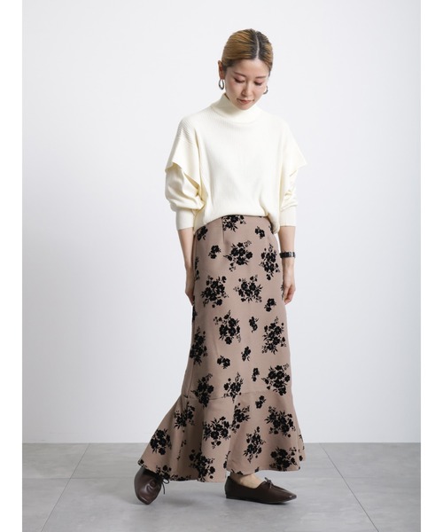 Samansa Mos2 blue（サマンサモスモスブルー）の「ショルダータックニットプルオーバー（ニット/セーター・レディース・ブラック/オフホワイト/グリーン・ﾌﾘ-）」の10枚目の写真