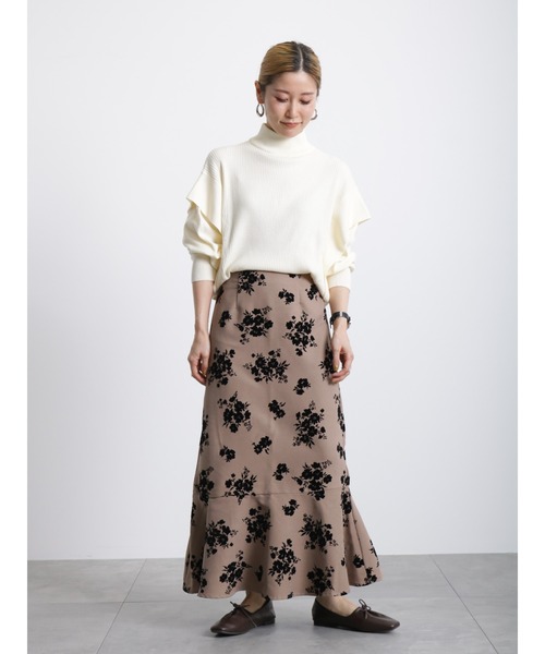 Samansa Mos2 blue（サマンサモスモスブルー）の「ショルダータックニットプルオーバー（ニット/セーター・レディース・ブラック/オフホワイト/グリーン・ﾌﾘ-）」の11枚目の写真