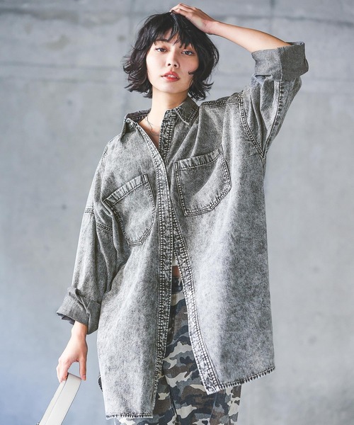 PAGEBOY(ページボーイ)の「デニムスナップルーズシャツ(シャツ/ブラウス・レディース・インディゴブルー/ブルー/ブラック系その他・FREE)」の4枚目の写真