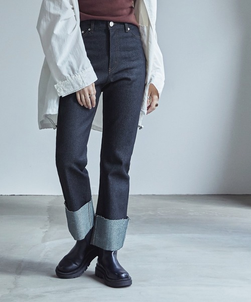 etoll.(エトル)の「リジットデニムロールアップストレートパンツ(デニムパンツ・レディース・ブラック/インディゴブルー・S/M)」の6枚目の写真