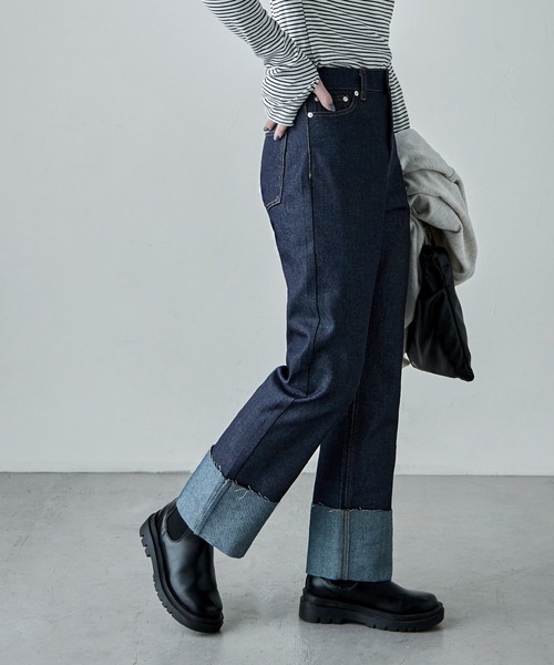 etoll.(エトル)の「リジットデニムロールアップストレートパンツ(デニムパンツ・レディース・ブラック/インディゴブルー・S/M)」の4枚目の写真