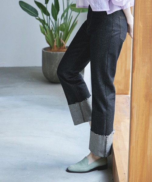 etoll.(エトル)の「リジットデニムロールアップストレートパンツ(デニムパンツ・レディース・ブラック/インディゴブルー・S/M)」の8枚目の写真