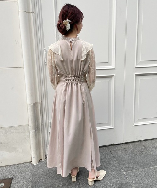 one after another NICE CLAUP(ワンアフターアナザーナイスクラップ)の「華やかにキレイめシーンにも。リボンフリルロングワンピース(ドレス・レディース・グレー/ブラック/ベージュ・FREE)」の6枚目の写真