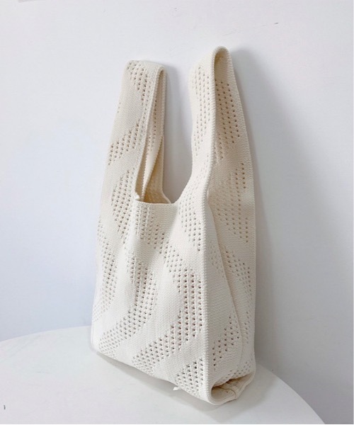 Burner（バーナー）の「【OKUOKU　0909】　ジャガードニットバッグ　oku-jba-1（ショルダーバッグ・レディース・ホワイト系その他2/ベージュ系その他2/グリーン系その他2/ピンク系その他3/ブラック×ホワイト/ホワイト系その他/ブラック系その他/ベージュ系その他/グリーン系その他/イエロー系その他/ピンク系その他/オレンジ系その他/ブルー系その他4/ブラック系その他2/グレー系その他/ブラウン系その他/ブラウン系その他4/ブラウン系その他5/ブルー系その他3/ブラック系その他5/グリーン系その他4/グリーン系その他6/パープル系その他3/ホワイト系その他5/ホワイト系その他4/ブラック系その他3/ピンク系/レッド系その他3/オレンジ系その他2/ブラック系1/ブラック系3/パープル系その他2/パープル系その他4/ピンク系1/ピンク系2/ホワイト系その他3/ブラック系その他4/ブラック系/グリーン系その他3/ピンク系その他4/ブラック系その他7/イエロー系その他3/オレンジ系その他4/ブラック系4/ブラウン系その他2/ピンク系その他7/レッド系その他/グリーン系その他5/パープル系その他/ピンク系3/パープル系その他6/ピンク系4/ブラック系その他6/イエロー系その他2/ピンク系その他6/オレンジ系その他3/ブラック系6/ブラック系7/ホワイト系1/ホワイト系2/グリーン系その他7/グリーン系/ピンク系その他5/ブラック系5/ホワイト系その他6/ホワイト系その他7/ホワイト系/ブラック系2/ブラック×ピンク/パープル系その他5/ピンク系その他2/ブルー系その他5/グリーン系1/ブルー系その他/ライトブルー/J/B/グリーン系7/ブラウン系その他6/G/グリーン系6/C/I/H/ブルー/E/F/グレー系その他2/パープル/ホワイト系8/ブラックミックス/ベージュ/D/ブラック/K/L/ブラウン系その他7/ホワイト/ベージュ系その他4/グリーン/ピンク/A/ブルー系その他2/レッド系その他2/M/N/レッド系6/O/P/Q/R/T/S/イエロー系その他4/パープル系その他7/ピンク系5/V/U/ブルー系その他6/レッド系その他4/ブラック系8/ブラック系9/イエロー系その他5/ライトピンク/ブラック×レッド/スカイブルー/レッド系/ホワイト×グリーン/ブラック×グリーン/その他/その他6/その他14/その他15/その他16/その他25/その他26/その他27/その他28/その他29/チョコ/ベビーピンク/Off White/ベージュ系その他3/グリーン系3/ベージュ系その他5/クリーム/ターコイズブルー/その他4/その他7/その他9/その他20/その他21/その他23/その他30/その他32/ホワイト系5/アッシュグレー/オフホワイト/ダークブラック/ネイビー系/グリーン系4/オレンジ系その他5/W/キナリ/オートミール/Beige/DK.Grn/スミクロ/ラベンダー/Black/ブラック×グレー/ライトパープル/サンドベージュ/ベージュ×ブラック/その他1/その他2/その他3/その他5/その他11/その他34/その他35/ホワイト系7/ホワイト系9/ブラウン系その他3/グリーン系2/コーラルピンク/その他10/その他13/その他19/その他22/その他24/その他31/その他33/White/ホワイト系4/ホワイト系6/X/ライム/PINK/サーモンピンク/ダークグリーン系/ライトホワイト/ネイビー系2/ブルー系1/グリーン系8/ネイビー系1/レッド系その他7/レッド系その他6/チェリーピンク/イエロー系その他6/ブルー系その他7/グレー系その他3/OFF WHT/Purple/ライトブラック/チェック/ホワイト×グレー/ブラック×ブラック/ホワイト×レッド/レッド・FREE）」の13枚目の写真