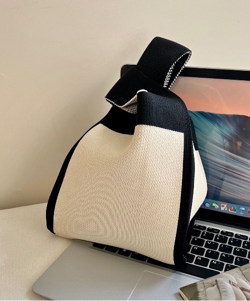 Burner（バーナー）の「【OKUOKU　0909】　ジャガードニットバッグ　oku-jba-1（ショルダーバッグ・レディース・ホワイト系その他2/ベージュ系その他2/グリーン系その他2/ピンク系その他3/ブラック×ホワイト/ホワイト系その他/ブラック系その他/ベージュ系その他/グリーン系その他/イエロー系その他/ピンク系その他/オレンジ系その他/ブルー系その他4/ブラック系その他2/グレー系その他/ブラウン系その他/ブラウン系その他4/ブラウン系その他5/ブルー系その他3/ブラック系その他5/グリーン系その他4/グリーン系その他6/パープル系その他3/ホワイト系その他5/ホワイト系その他4/ブラック系その他3/ピンク系/レッド系その他3/オレンジ系その他2/ブラック系1/ブラック系3/パープル系その他2/パープル系その他4/ピンク系1/ピンク系2/ホワイト系その他3/ブラック系その他4/ブラック系/グリーン系その他3/ピンク系その他4/ブラック系その他7/イエロー系その他3/オレンジ系その他4/ブラック系4/ブラウン系その他2/ピンク系その他7/レッド系その他/グリーン系その他5/パープル系その他/ピンク系3/パープル系その他6/ピンク系4/ブラック系その他6/イエロー系その他2/ピンク系その他6/オレンジ系その他3/ブラック系6/ブラック系7/ホワイト系1/ホワイト系2/グリーン系その他7/グリーン系/ピンク系その他5/ブラック系5/ホワイト系その他6/ホワイト系その他7/ホワイト系/ブラック系2/ブラック×ピンク/パープル系その他5/ピンク系その他2/ブルー系その他5/グリーン系1/ブルー系その他/ライトブルー/J/B/グリーン系7/ブラウン系その他6/G/グリーン系6/C/I/H/ブルー/E/F/グレー系その他2/パープル/ホワイト系8/ブラックミックス/ベージュ/D/ブラック/K/L/ブラウン系その他7/ホワイト/ベージュ系その他4/グリーン/ピンク/A/ブルー系その他2/レッド系その他2/M/N/レッド系6/O/P/Q/R/T/S/イエロー系その他4/パープル系その他7/ピンク系5/V/U/ブルー系その他6/レッド系その他4/ブラック系8/ブラック系9/イエロー系その他5/ライトピンク/ブラック×レッド/スカイブルー/レッド系/ホワイト×グリーン/ブラック×グリーン/その他/その他6/その他14/その他15/その他16/その他25/その他26/その他27/その他28/その他29/チョコ/ベビーピンク/Off White/ベージュ系その他3/グリーン系3/ベージュ系その他5/クリーム/ターコイズブルー/その他4/その他7/その他9/その他20/その他21/その他23/その他30/その他32/ホワイト系5/アッシュグレー/オフホワイト/ダークブラック/ネイビー系/グリーン系4/オレンジ系その他5/W/キナリ/オートミール/Beige/DK.Grn/スミクロ/ラベンダー/Black/ブラック×グレー/ライトパープル/サンドベージュ/ベージュ×ブラック/その他1/その他2/その他3/その他5/その他11/その他34/その他35/ホワイト系7/ホワイト系9/ブラウン系その他3/グリーン系2/コーラルピンク/その他10/その他13/その他19/その他22/その他24/その他31/その他33/White/ホワイト系4/ホワイト系6/X/ライム/PINK/サーモンピンク/ダークグリーン系/ライトホワイト/ネイビー系2/ブルー系1/グリーン系8/ネイビー系1/レッド系その他7/レッド系その他6/チェリーピンク/イエロー系その他6/ブルー系その他7/グレー系その他3/OFF WHT/Purple/ライトブラック/チェック/ホワイト×グレー/ブラック×ブラック/ホワイト×レッド/レッド・FREE）」の15枚目の写真