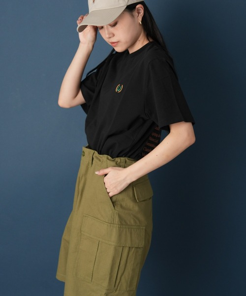 GEVACO(ゲバコ)の「【GEVACO/ゲバコ】メッセージバックプリントショートスリーブTEE(Tシャツ/カットソー・レディース・ベージュ/ブラック/ホワイト・MEDIUM)」の4枚目の写真