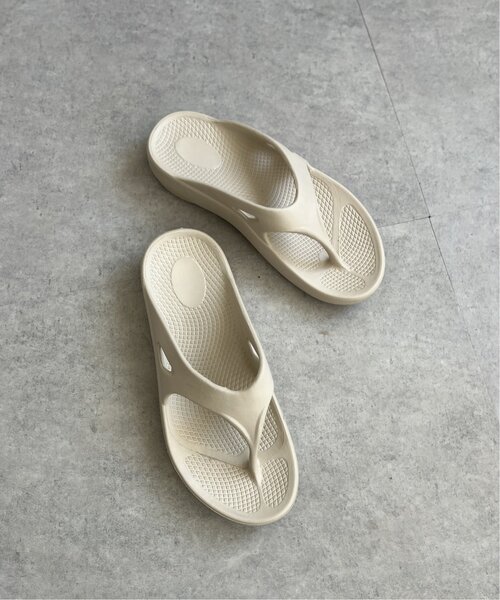 LBC(エルビーシー)の「エアリートングリカバリーサンダル(サンダル・レディース・グレー/ブラック/アイボリー・M/L)」の5枚目の写真