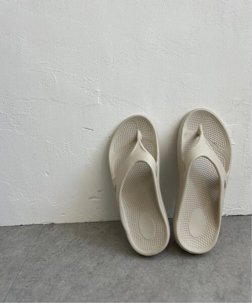 LBC(エルビーシー)の「エアリートングリカバリーサンダル(サンダル・レディース・グレー/ブラック/アイボリー・M/L)」の7枚目の写真