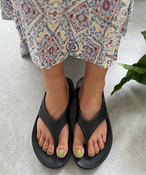 LBC(エルビーシー)の「エアリートングリカバリーサンダル(サンダル・レディース・グレー/ブラック/アイボリー・M/L)」の8枚目の写真