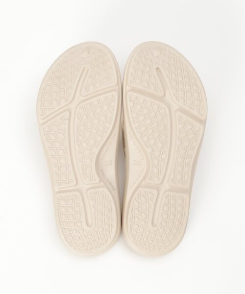 LBC(エルビーシー)の「エアリートングリカバリーサンダル(サンダル・レディース・グレー/ブラック/アイボリー・M/L)」の11枚目の写真