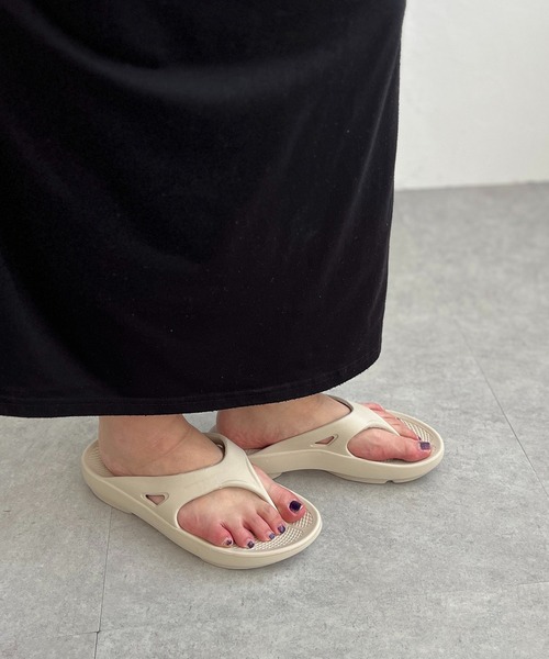 LBC(エルビーシー)の「エアリートングリカバリーサンダル(サンダル・レディース・グレー/ブラック/アイボリー・M/L)」の16枚目の写真