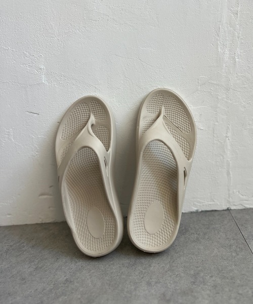 LBC(エルビーシー)の「エアリートングリカバリーサンダル(サンダル・レディース・グレー/ブラック/アイボリー・M/L)」の18枚目の写真