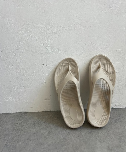 LBC(エルビーシー)の「エアリートングリカバリーサンダル(サンダル・レディース・グレー/ブラック/アイボリー・M/L)」の19枚目の写真