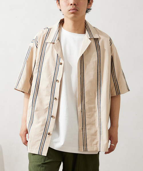 JOURNAL STANDARD relume（ジャーナルスタンダード　レリューム）の「エンブロイダリーストライプ キャンバスシャツ（シャツ/ブラウス・メンズ・アイボリー/サファリグリーン/ブラック・LARGE/MEDIUM）」の2枚目の写真