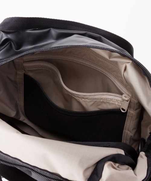 THE NORTH FACE(ザノースフェイス)の「THE NORTH FACE/ザ・ノース・フェイス バックパック MIMIC BACKPACK 33L NM82300(バックパック/リュック・メンズ・ブラック・FREE)」の3枚目の写真
