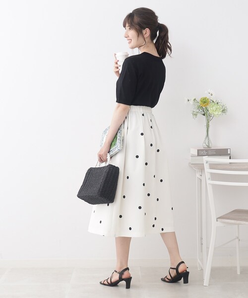 couture brooch(クチュールブローチ)の「◆【洗える・UVケア・接触冷感】ポイント透かし編みサマーニット(ニット/セーター・レディース・サックスブルー/ブラック/アイボリー/オレンジ・42/38)」の6枚目の写真