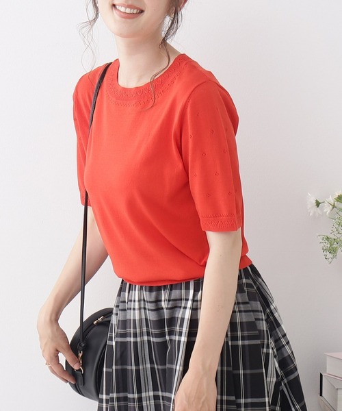 couture brooch(クチュールブローチ)の「◆【洗える・UVケア・接触冷感】ポイント透かし編みサマーニット(ニット/セーター・レディース・サックスブルー/ブラック/アイボリー/オレンジ・42/38)」の4枚目の写真