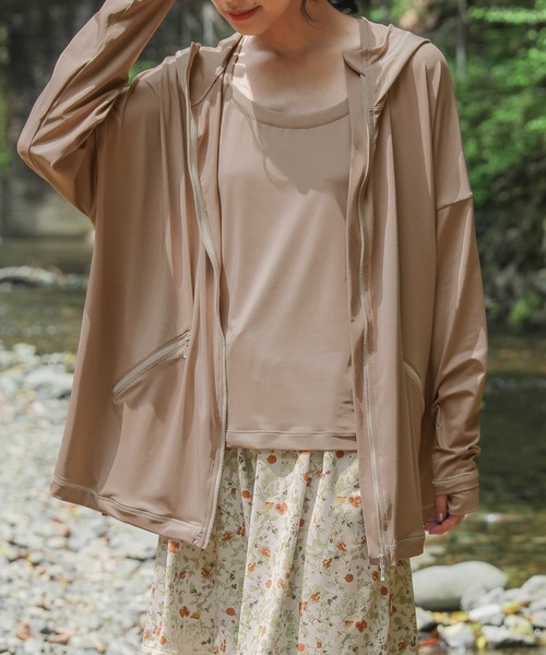 osharewalker(オシャレウォーカー)の「【廃盤】『指穴パーカー』(ラッシュガード・レディース・ブラック/ベージュ/モカ・FREE)」の4枚目の写真