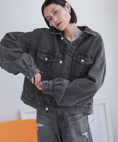 LOWRYS FARM(ローリーズファーム)の「CONEデニムGジャン* 907039(デニムジャケット・レディース・ネイビー/ブラック/ブルー・FREE)」の12枚目の写真