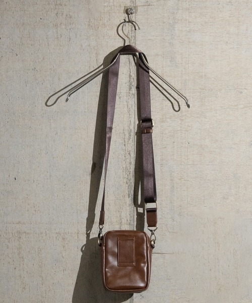 JOHN'S CLOSET（ジョンズクローゼット）の「【g】フェイクレザー ミニショルダーバッグ（ショルダーバッグ・メンズ・キャメル/ダークブラウン/ブラック・FREE）」の8枚目の写真