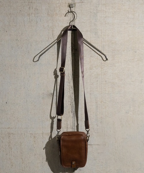 JOHN'S CLOSET（ジョンズクローゼット）の「【g】フェイクレザー ミニショルダーバッグ（ショルダーバッグ・メンズ・キャメル/ダークブラウン/ブラック・FREE）」の10枚目の写真