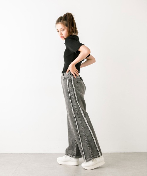 OLIVE des OLIVE（オリーブデオリーブ）の「【S/Mサイズ展開】配色フリンジワイドパンツ　1032030030（デニムパンツ・レディース・ワンウォッシュ/スミクロ・MEDIUM/SMALL）」の4枚目の写真