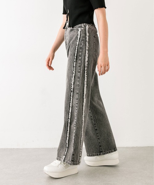 OLIVE des OLIVE（オリーブデオリーブ）の「【S/Mサイズ展開】配色フリンジワイドパンツ　1032030030（デニムパンツ・レディース・ワンウォッシュ/スミクロ・MEDIUM/SMALL）」の7枚目の写真