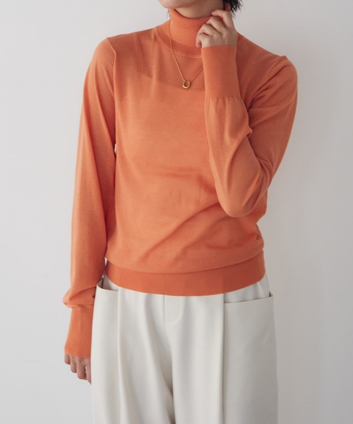 for/c（フォーシー）の「[新色追加]ハイネックシアーニット【サスティナブル】（ニット/セーター・レディース・オレンジ/アイボリー/チャコールグレー/ホワイト/ブルー/ブラック/ピンク/ラベンダー/ライトグレー・LL/M/L）」の19枚目の写真