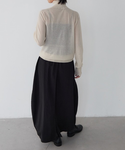 for/c（フォーシー）の「[新色追加]ハイネックシアーニット【サスティナブル】（ニット/セーター・レディース・オレンジ/アイボリー/チャコールグレー/ホワイト/ブルー/ブラック/ピンク/ラベンダー/ライトグレー・LL/M/L）」の16枚目の写真