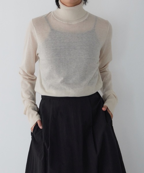 for/c（フォーシー）の「[新色追加]ハイネックシアーニット【サスティナブル】（ニット/セーター・レディース・オレンジ/アイボリー/チャコールグレー/ホワイト/ブルー/ブラック/ピンク/ラベンダー/ライトグレー・LL/M/L）」の14枚目の写真