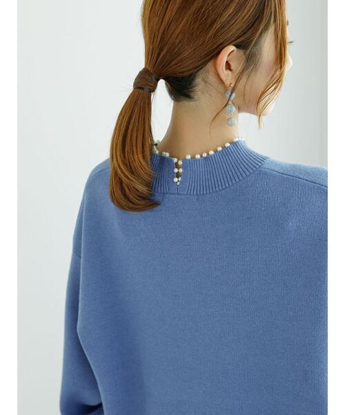 Te chichi（テチチ）の「スムース編みパールスタンドネックニット