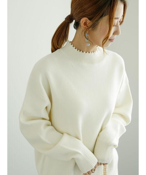 Te chichi（テチチ）の「スムース編みパールスタンドネックニット