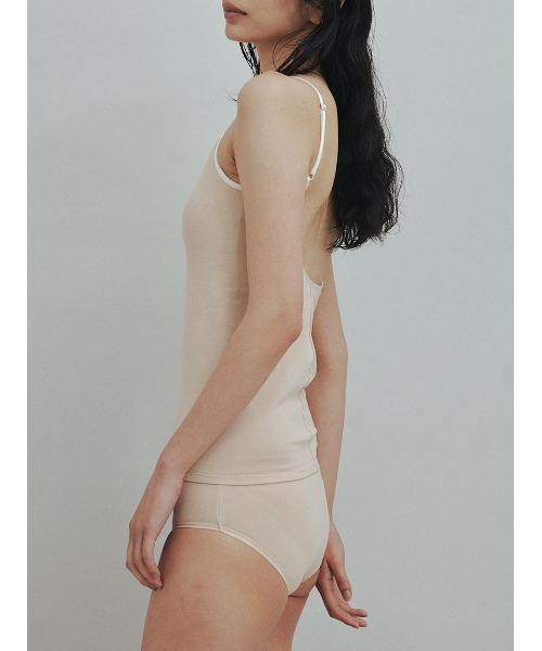 UNDERSON UNDERSON（アンダーソン アンダーソン）の「バックオープンキャミソールカップ付（キャミソール・レディース・ピンクベージュ/ブラック・0）」の4枚目の写真
