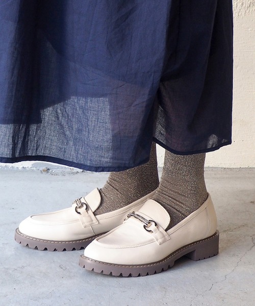 cava cava(サヴァサヴァ)の「ラインストーンビットローファー 7420169(ローファー・レディース・アイボリー/ライトブルー/ブラック/ブルーグレー/シルバー・24.0cm/24.5cm/22.5cm/23.0cm/23.5cm/23cm/24cm)」の2枚目の写真