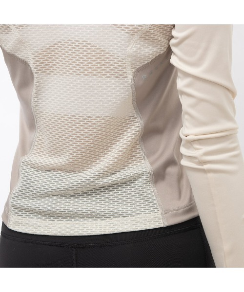 Reebok（リーボック）の「ランニング 1/4 ジップトップ / RUNNING 1/4 ZIP TOP（その他トップス・レディース・ブラック/ライトベージュ・LARGE/MEDIUM/SMALL/XX-LARGE/X-LARGE/X-SMALL）」の7枚目の写真